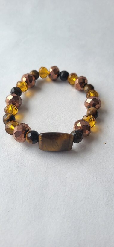 Tīģeracs ar kristāliem