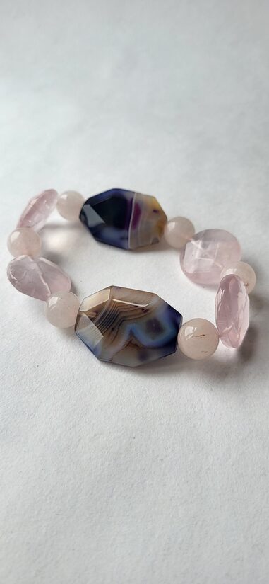 Ahāts ar rožu kvarcu